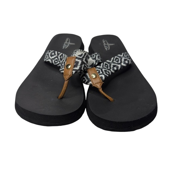 BlueFin Womens Thong Flip Flops Black with Black & White Pattern Straps Size 11 - Picture 6 of 9